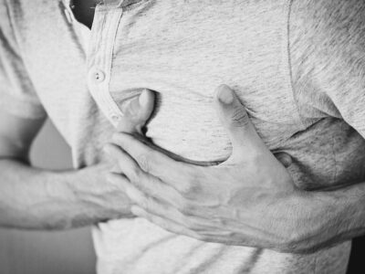 Titelbild Schmerzen in der Brust / Brustschmerzen